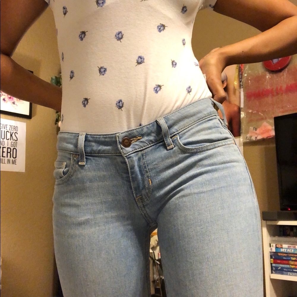 Low rise hollister light wash jeans